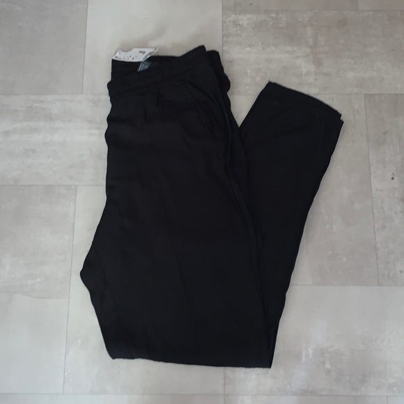 H&M Pants - Women’s Black Flowy Dress Pants